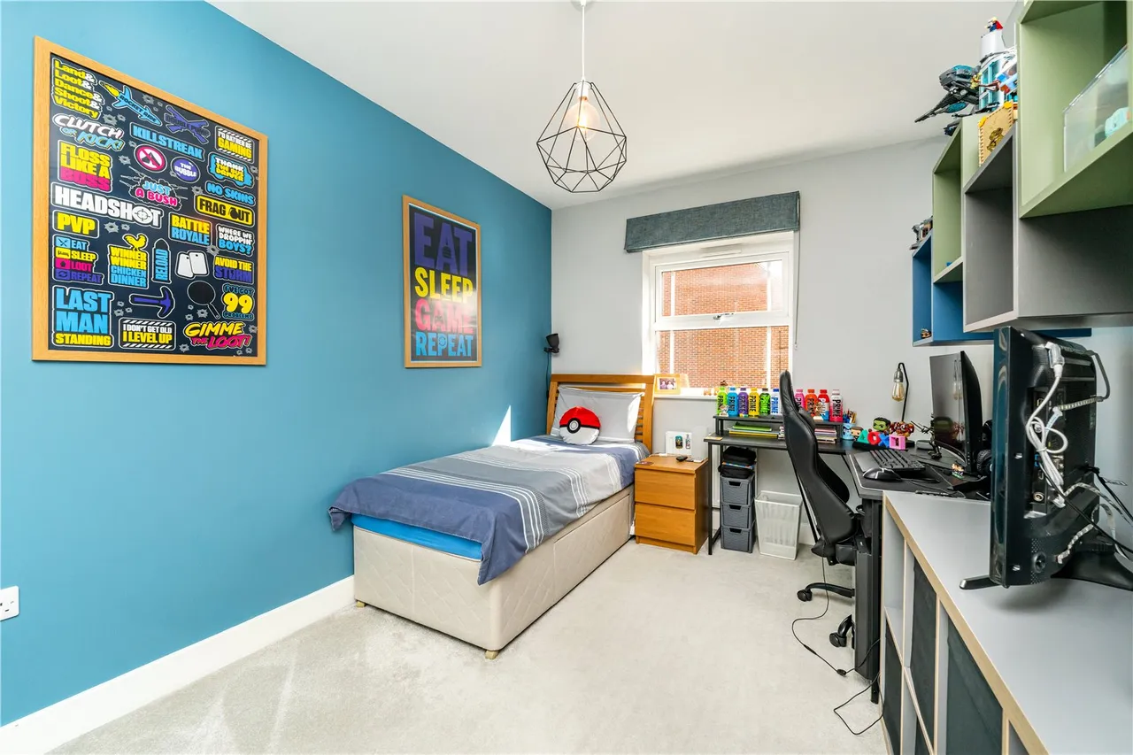 Roper Crescent, Lower Sunbury, TW16 5BA, photo 8