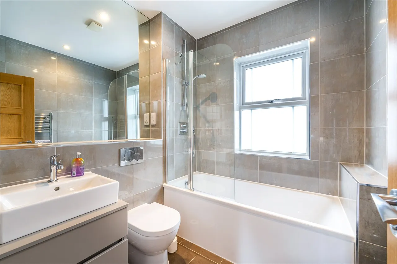 Roper Crescent, Lower Sunbury, TW16 5BA, photo 10