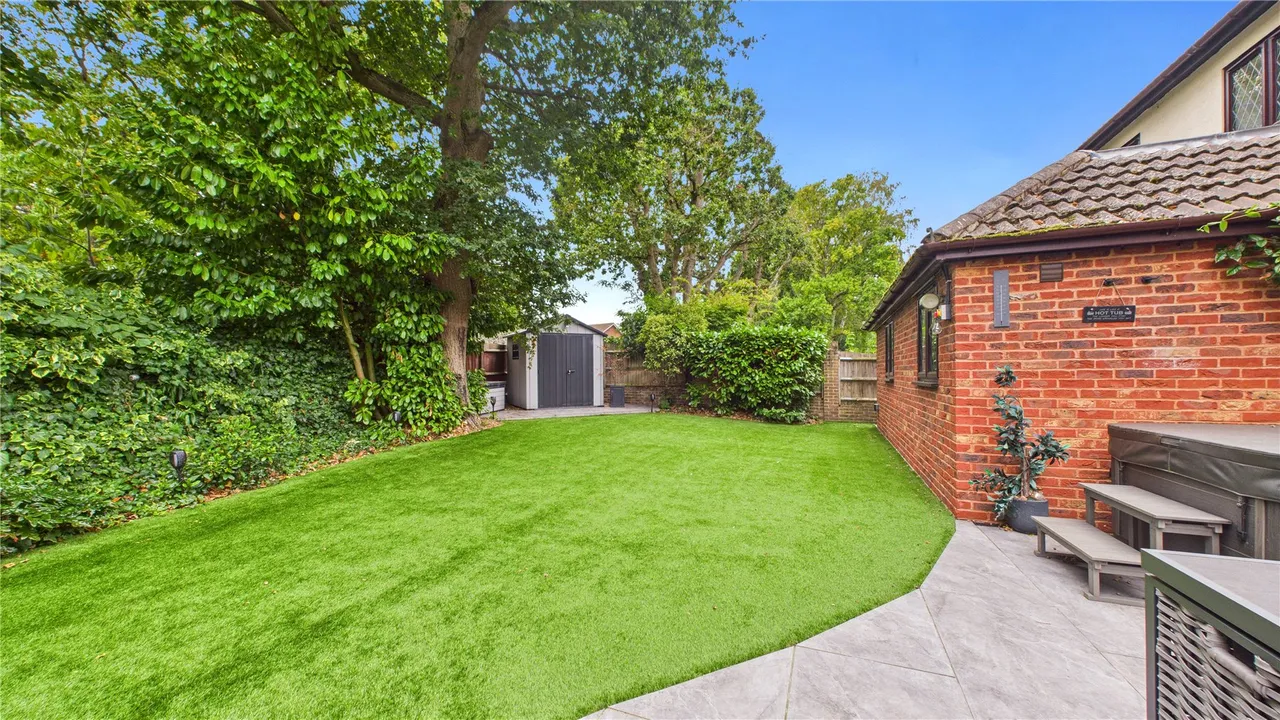 Shrublands Drive, Lightwater, GU18, photo 19