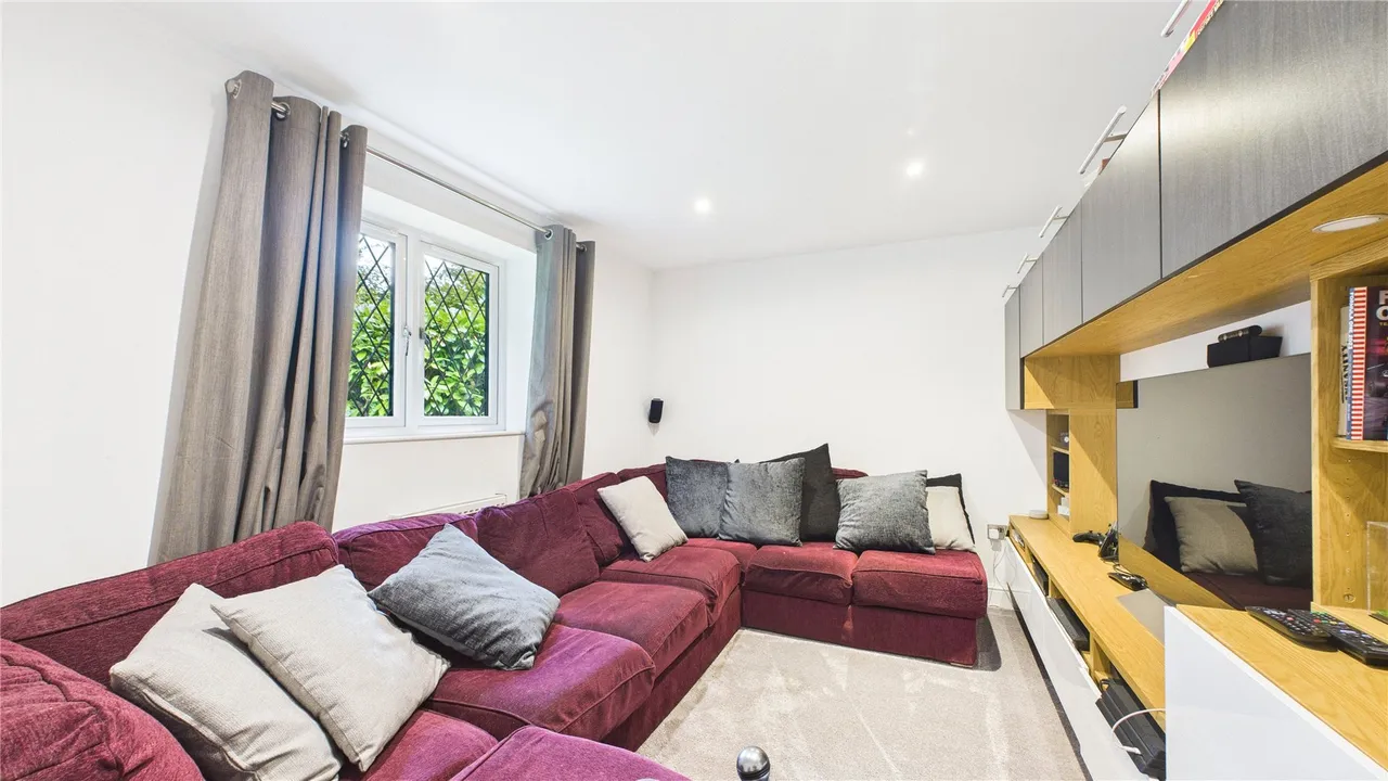 Shrublands Drive, Lightwater, GU18, photo 6
