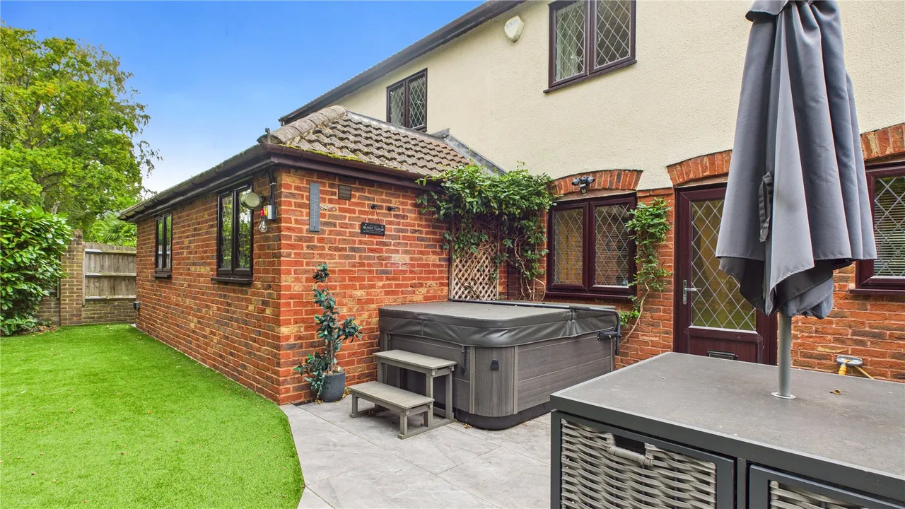 Shrublands Drive, Lightwater, GU18, photo 21