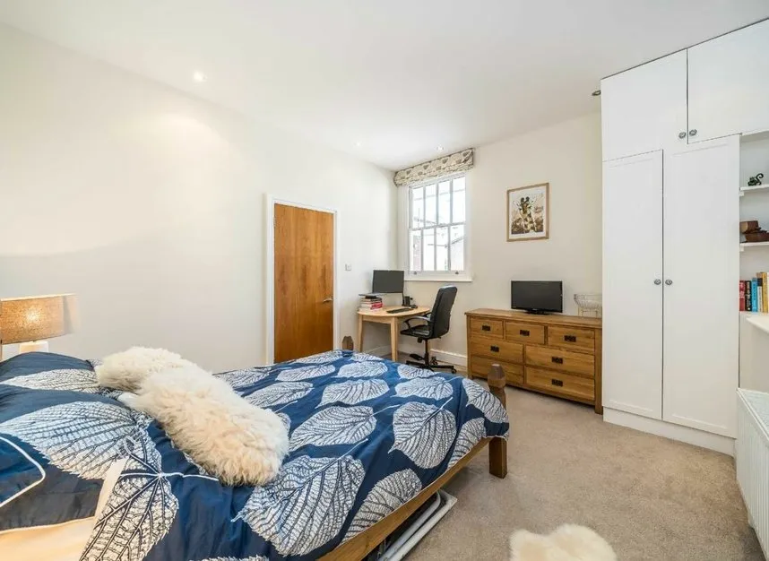 Streatham High Road, Streatham, SW16, photo 5