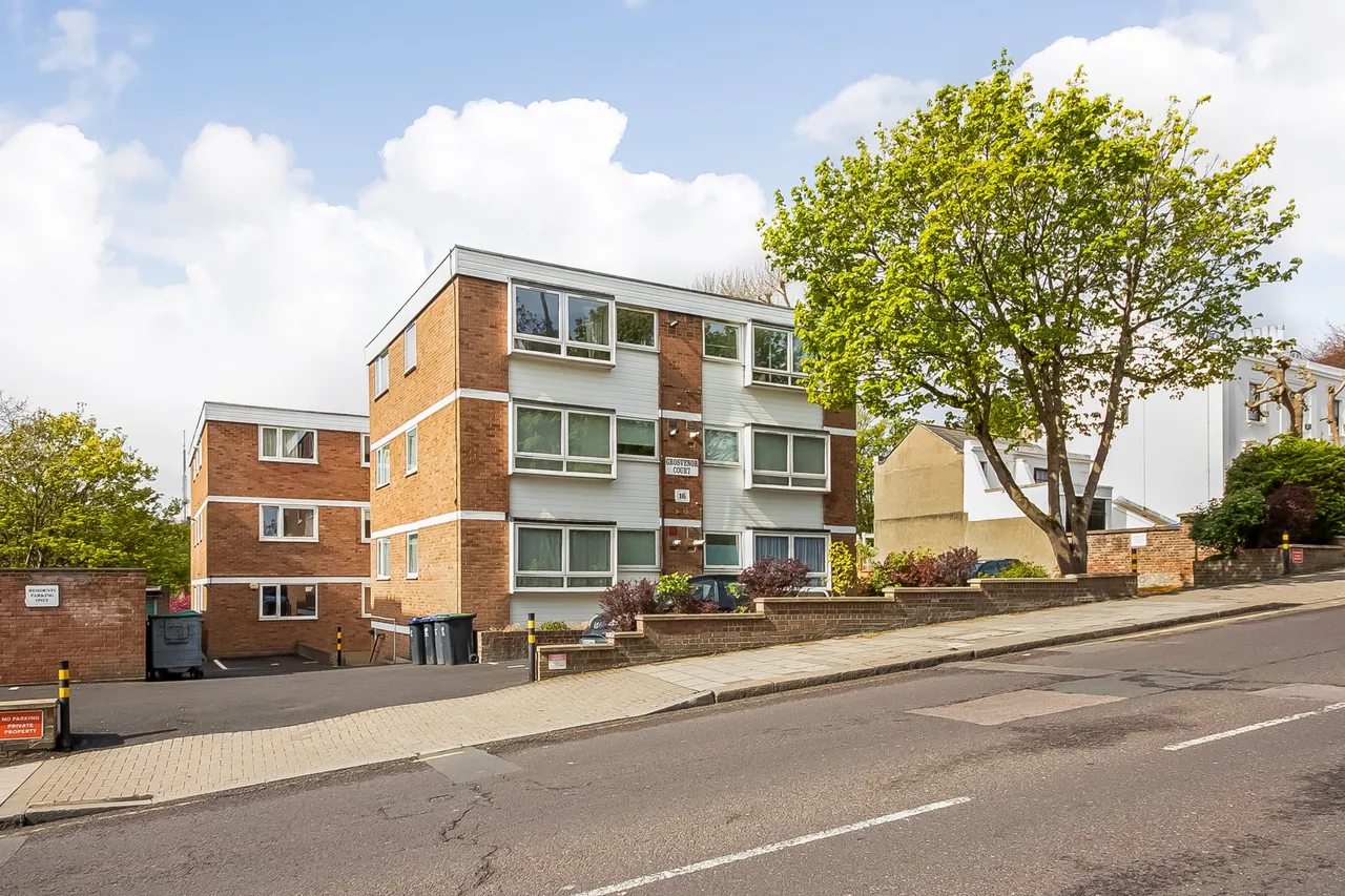 2 bed flat for sale — Anerley Hill, Anerley, SE19 2AB