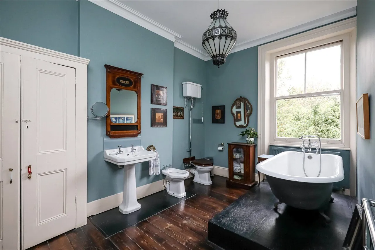 Avenue Crescent, London, W3, photo 9
