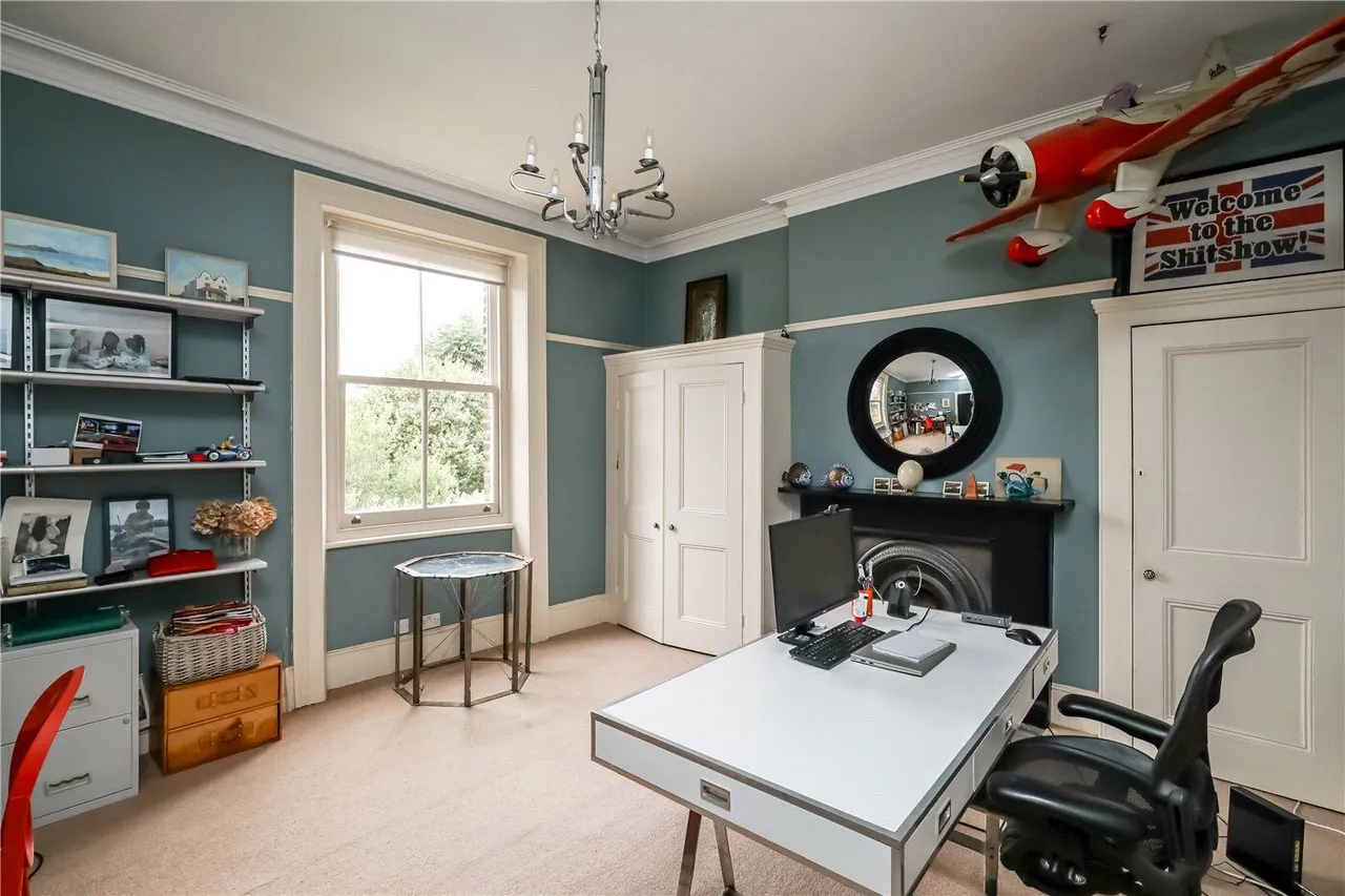 Avenue Crescent, London, W3, photo 14