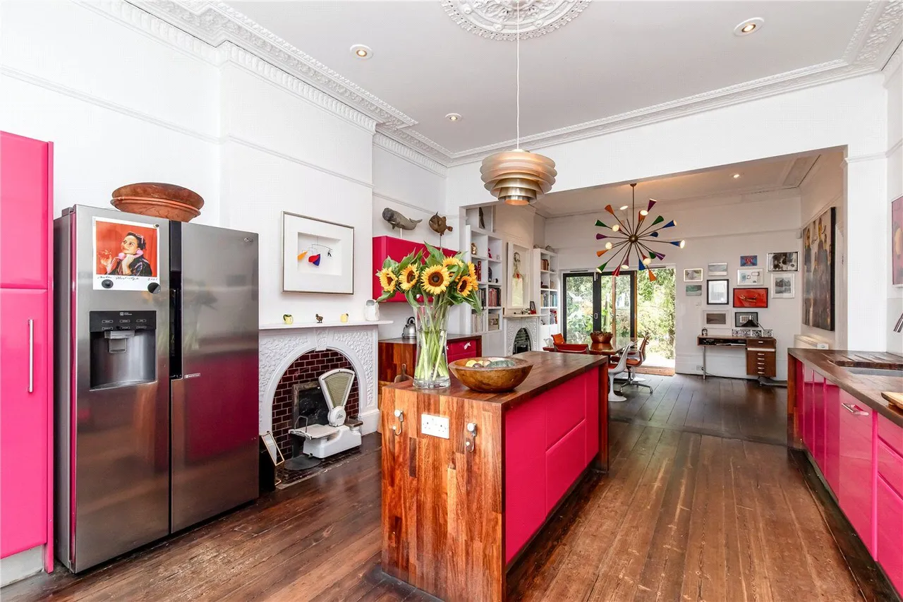 Avenue Crescent, London, W3, photo 3