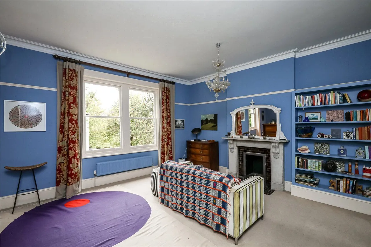 Avenue Crescent, London, W3, photo 21