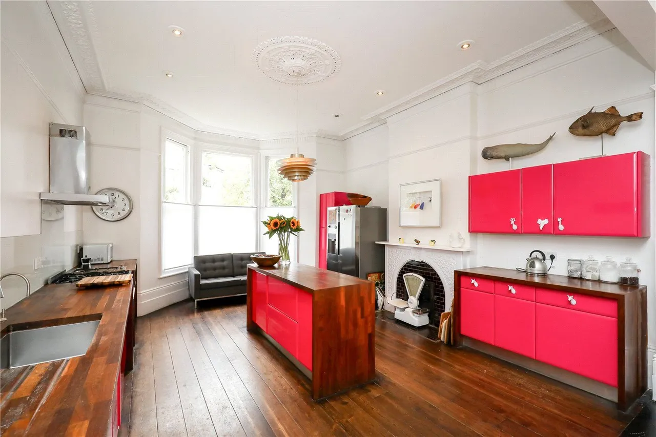 Avenue Crescent, London, W3, photo 31