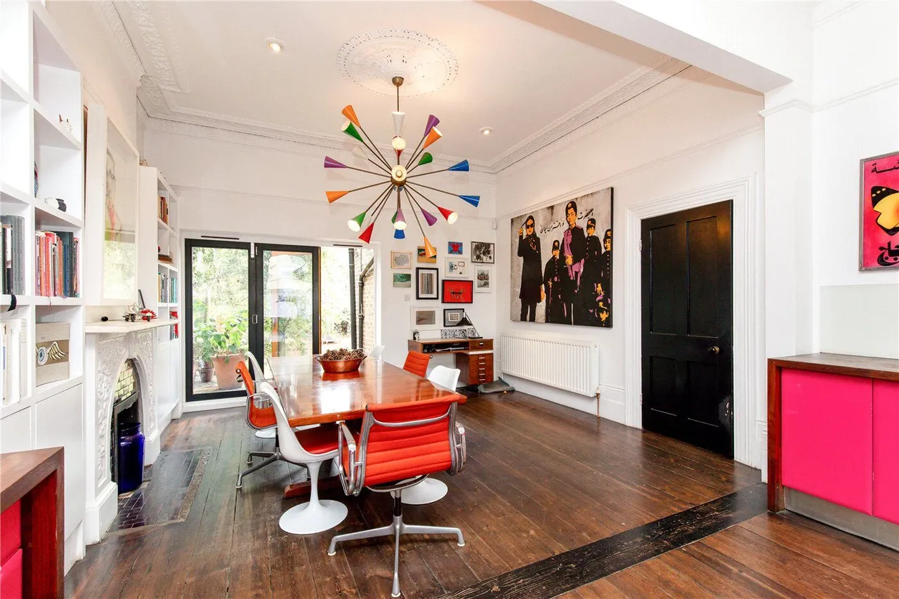 Avenue Crescent, London, W3, photo 37