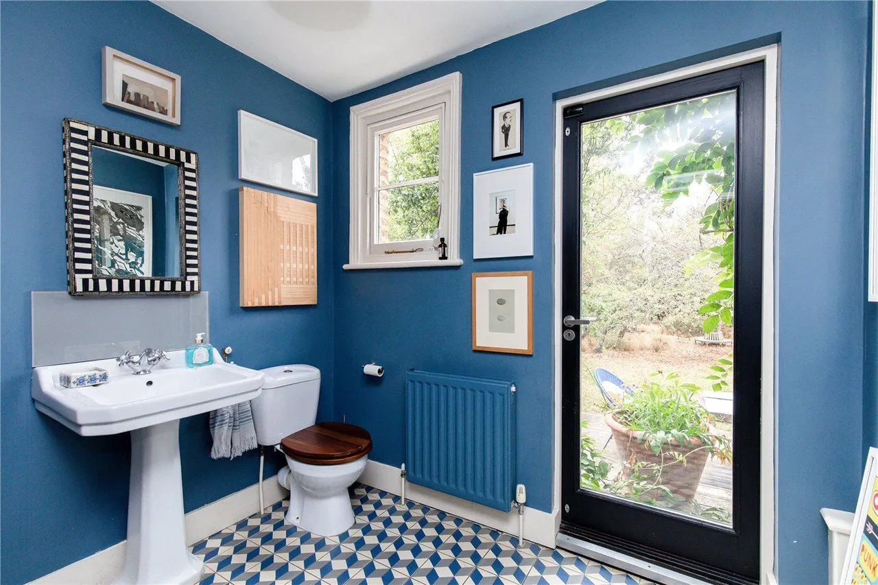 Avenue Crescent, London, W3, photo 10