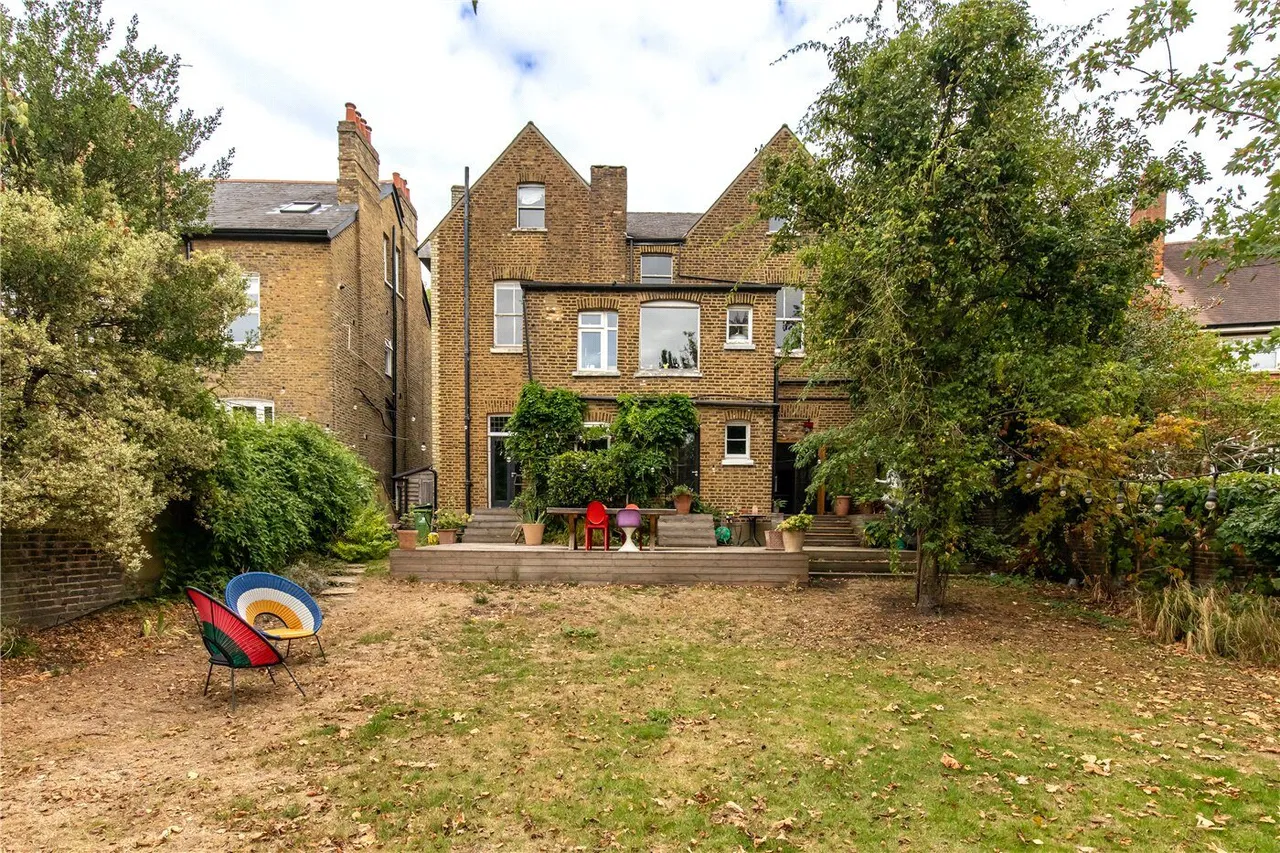 Avenue Crescent, London, W3, photo 19