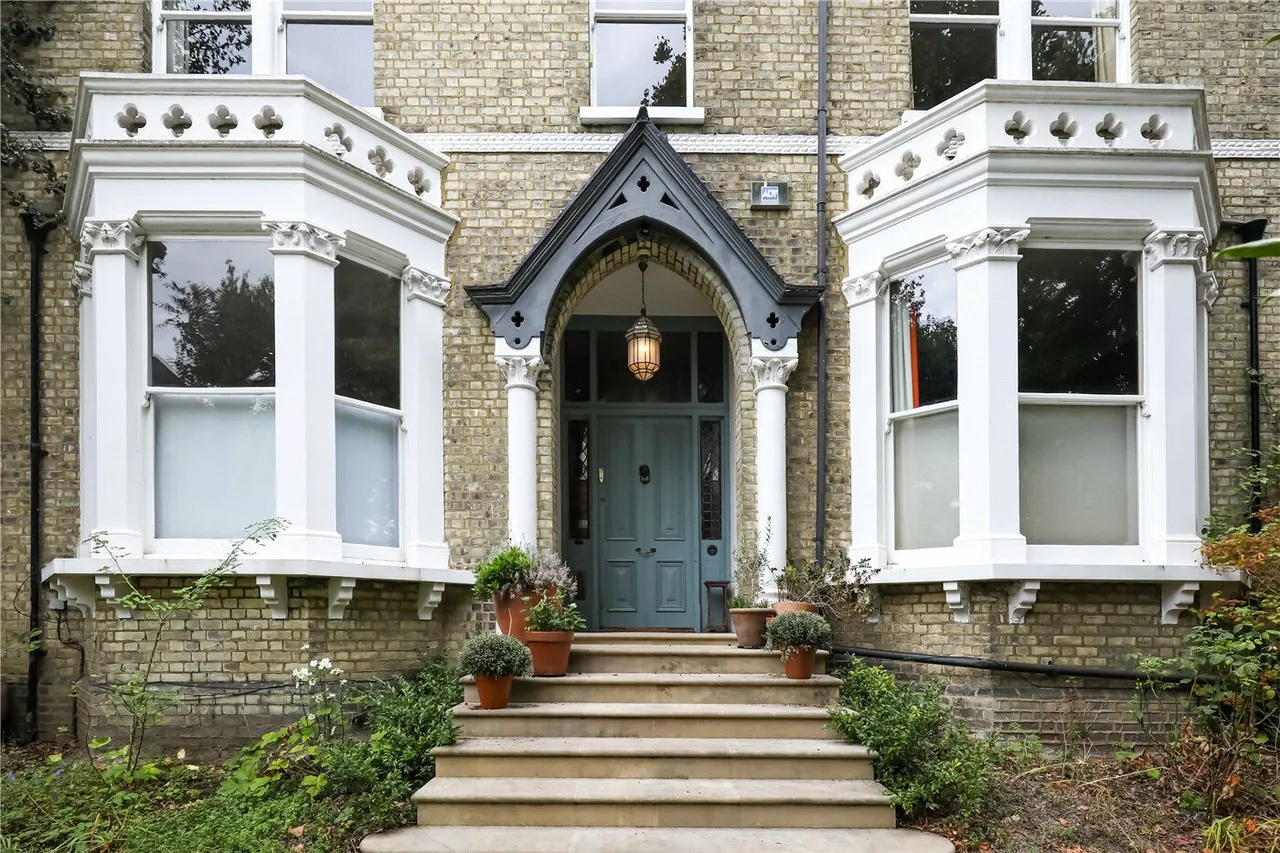 Avenue Crescent, London, W3, photo 33
