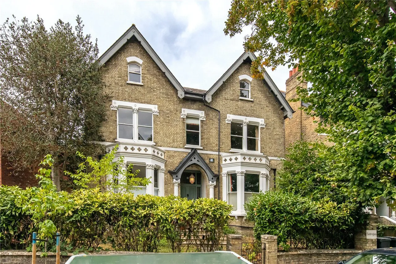 7 bed house for sale, Avenue Crescent, London, W3