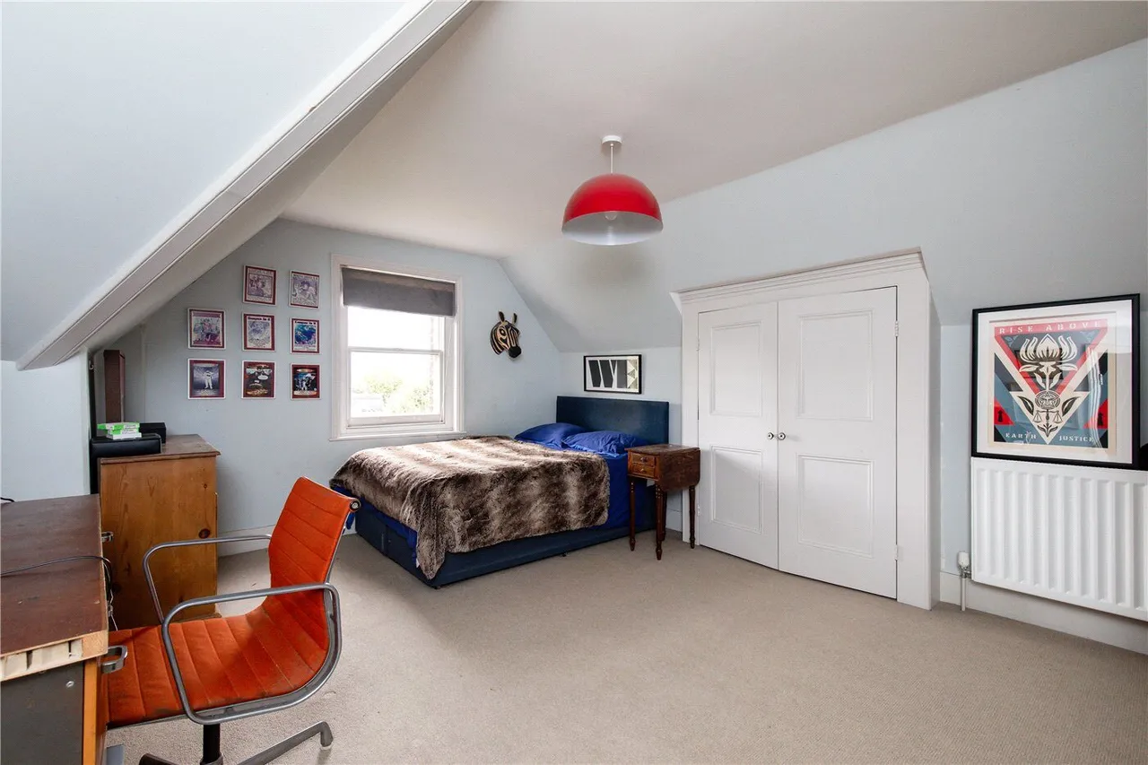 Avenue Crescent, London, W3, photo 13