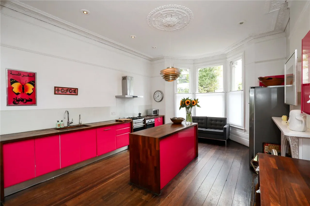 Avenue Crescent, London, W3, photo 35