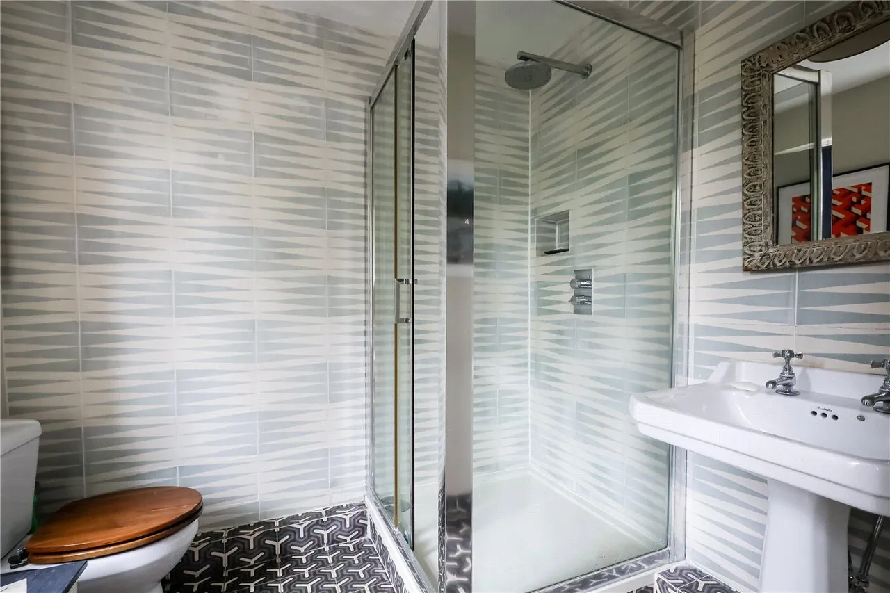Avenue Crescent, London, W3, photo 24