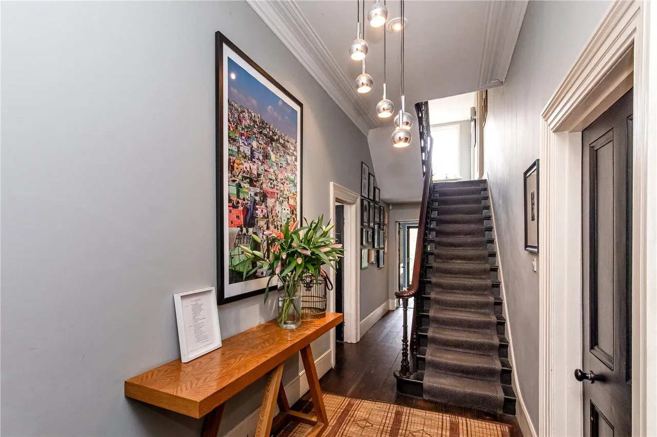 Avenue Crescent, London, W3, photo 18