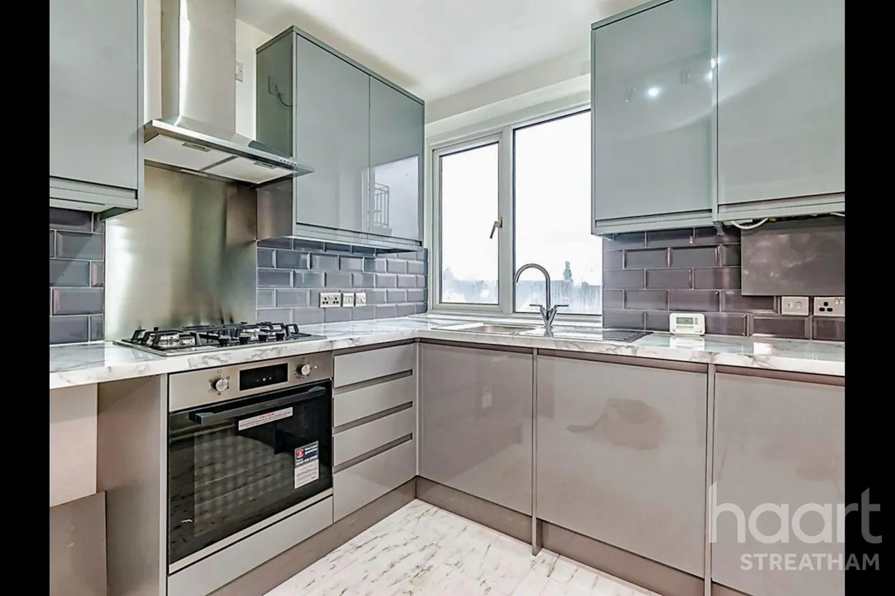 2 bed flat to rent, Heybridge Avenue, SW16