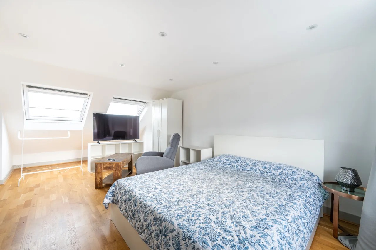 London, NW2, photo 6