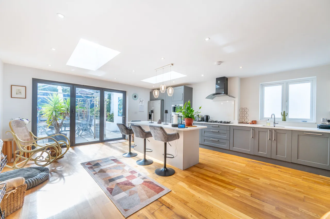 4 bed house for sale, London, NW2