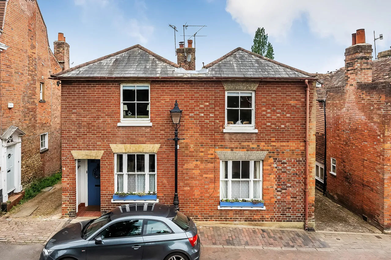 4 bed house for sale, High Street, Limpsfield, RH8