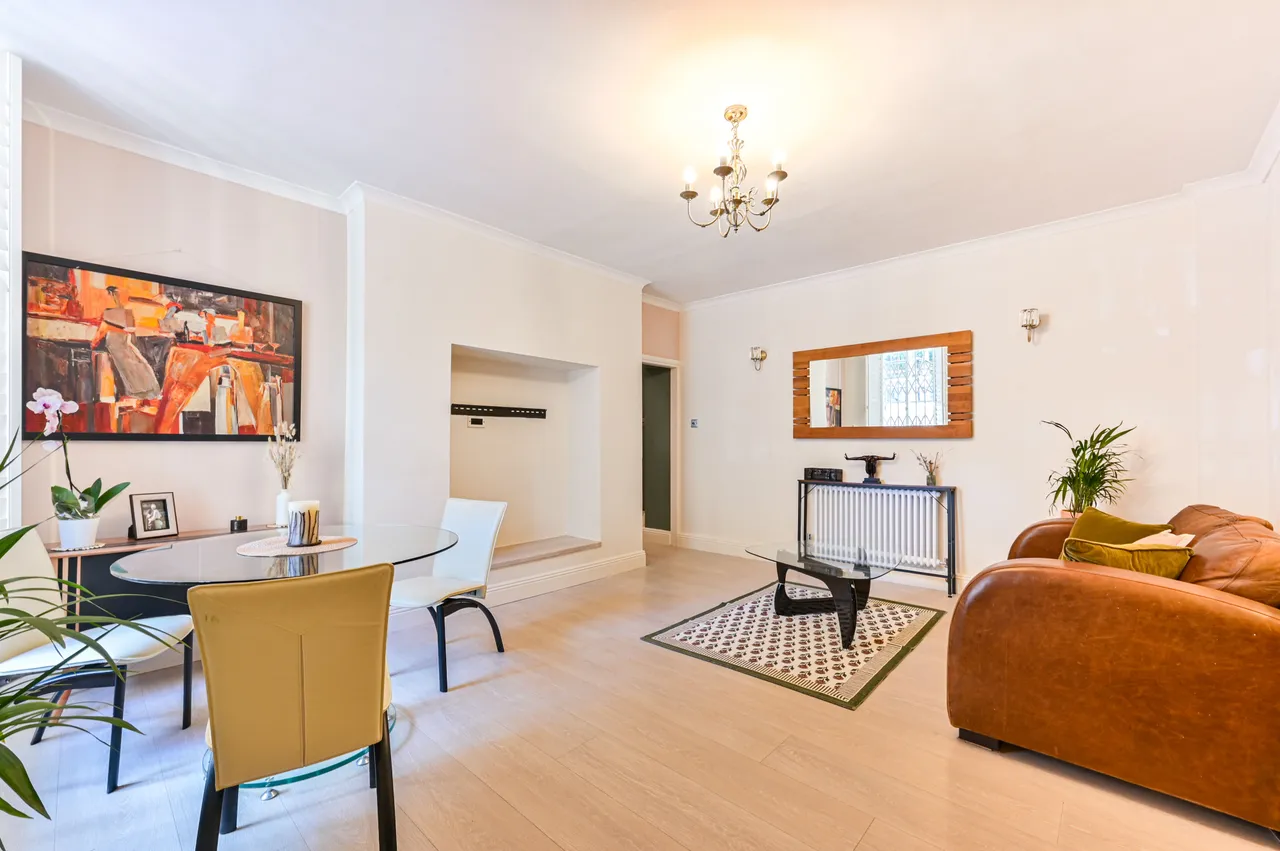 1 bed flat for sale — Flat 2, 37-38 Nevern Square, London