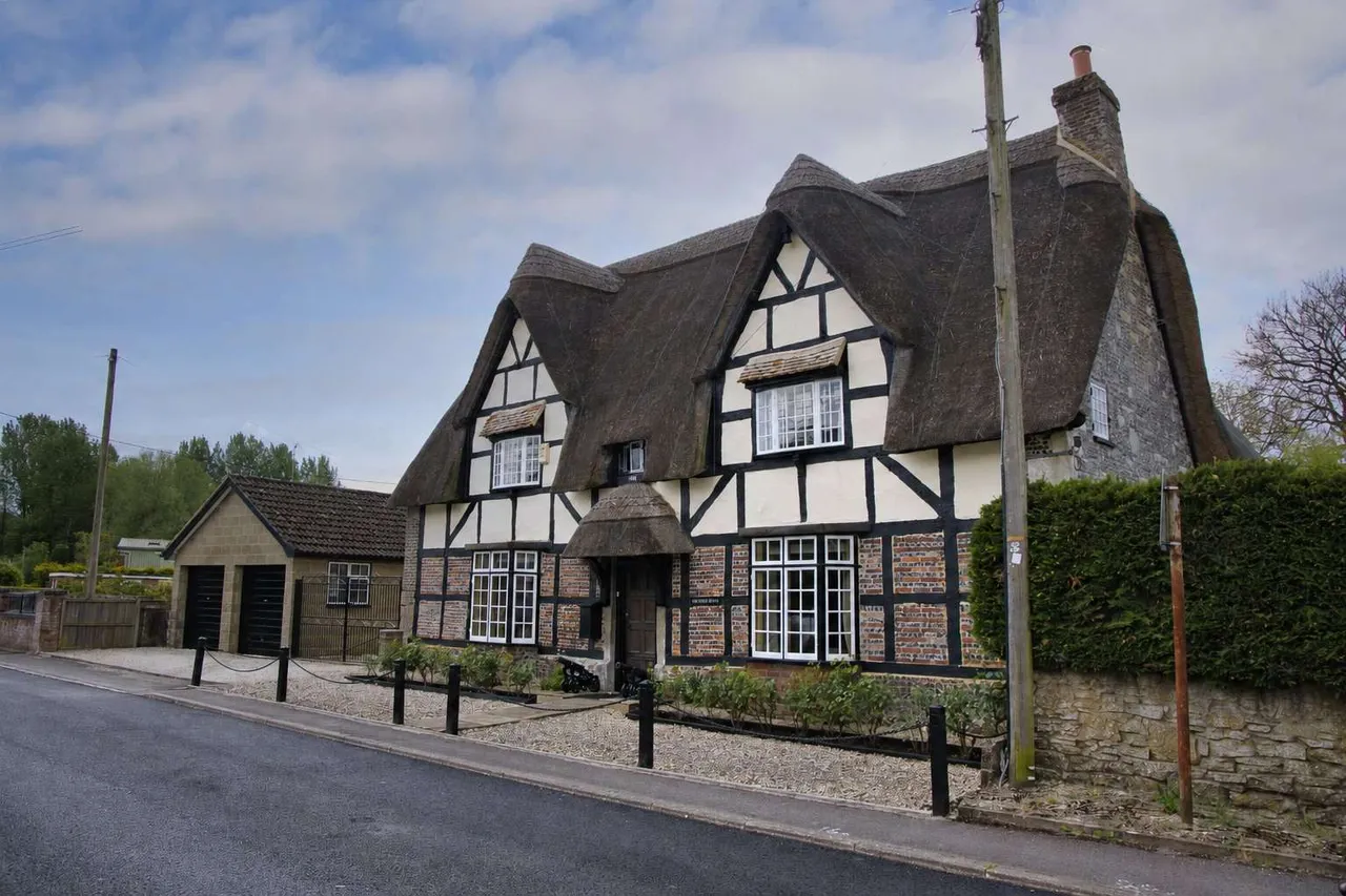 5 bed house for sale — High Street, Figheldean, Salisbury, Wiltshire, SP4 8JT
