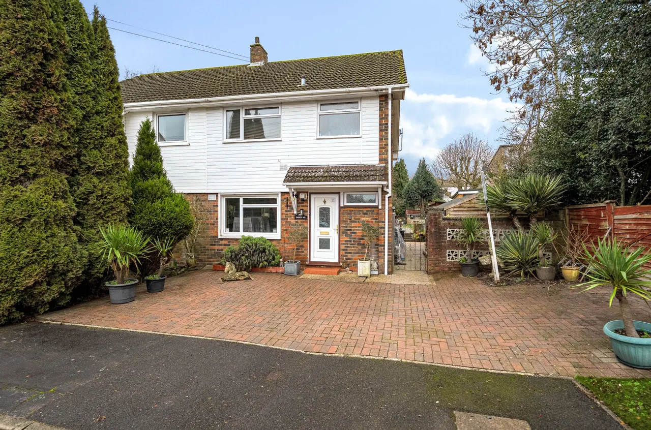 3 bed house for sale, Orchard Road, Havant, PO9