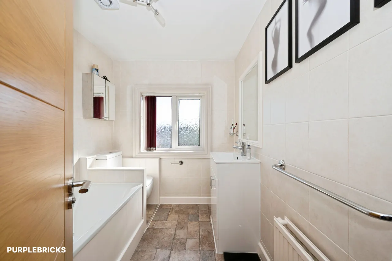 Hemsby Road, Chessington, KT9, photo 32