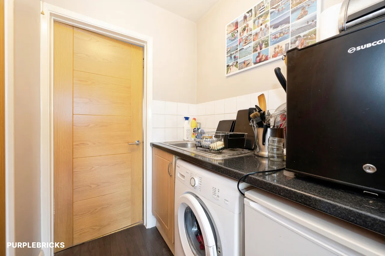 Hemsby Road, Chessington, KT9, photo 19