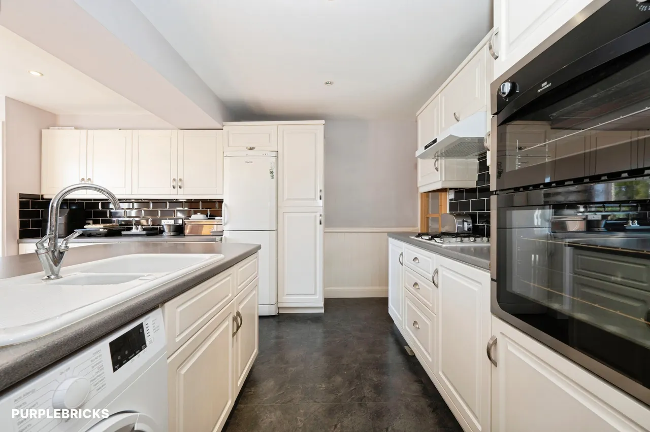 Hemsby Road, Chessington, KT9, photo 8