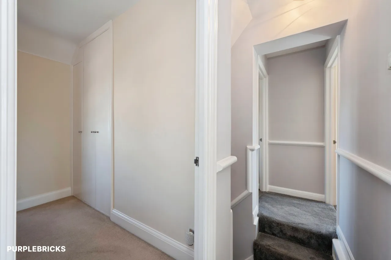 Hemsby Road, Chessington, KT9, photo 27