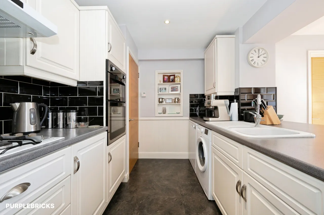 Hemsby Road, Chessington, KT9, photo 2
