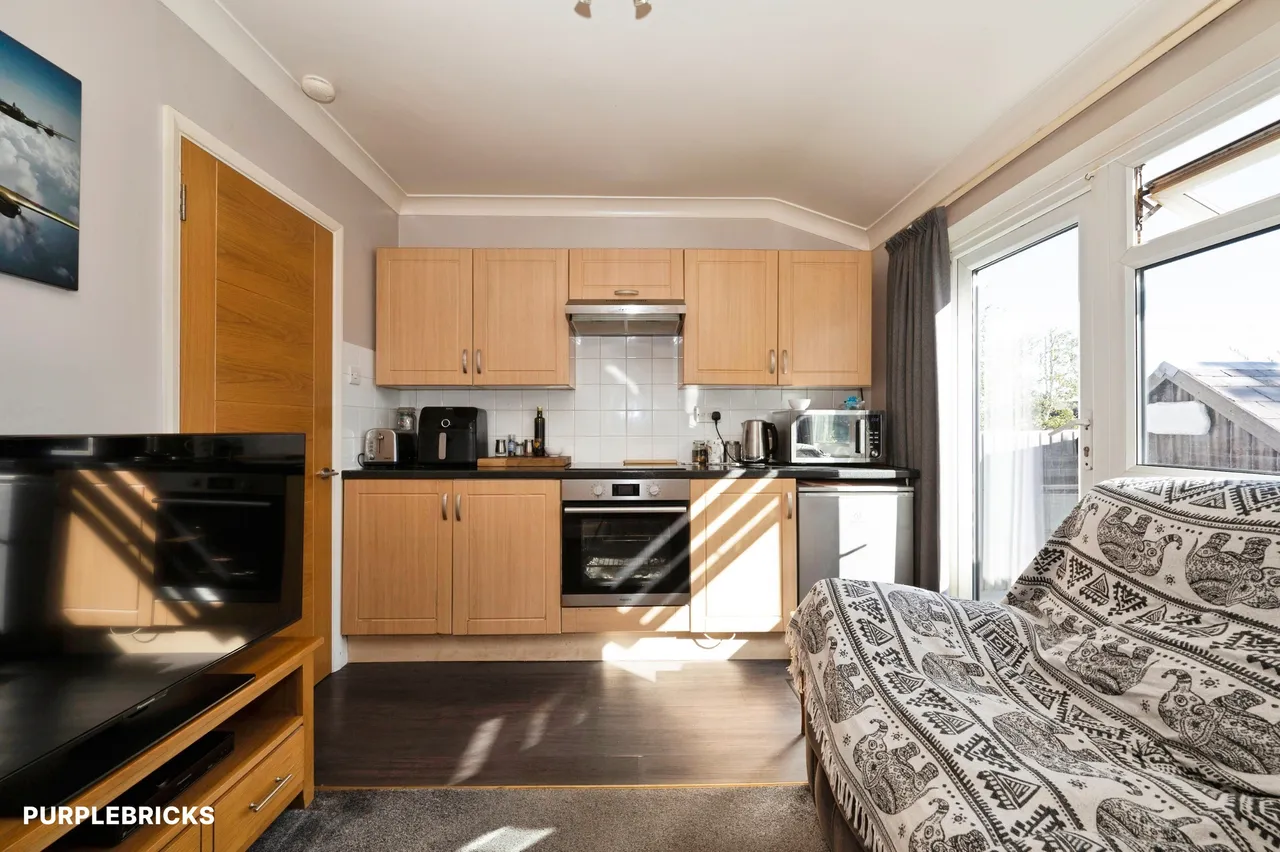 Hemsby Road, Chessington, KT9, photo 13
