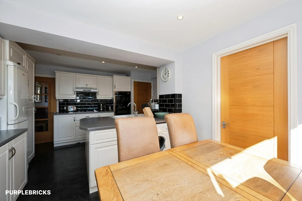 Hemsby Road, Chessington, KT9, photo 11