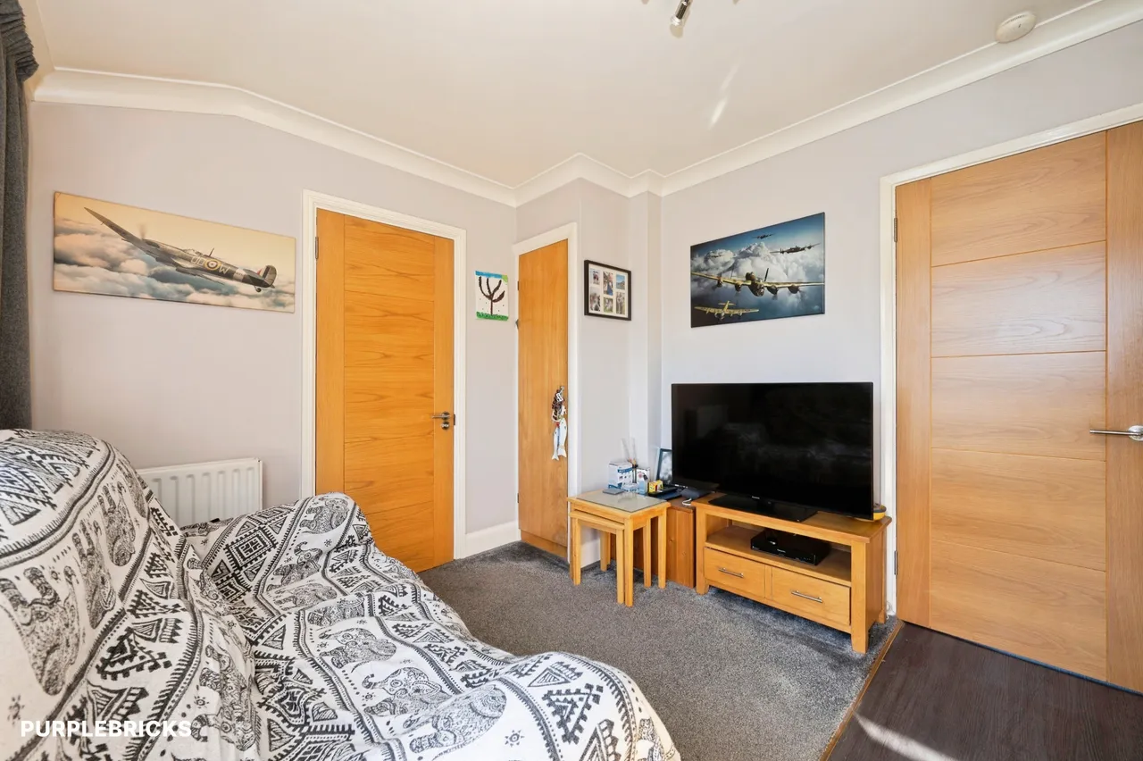 Hemsby Road, Chessington, KT9, photo 15