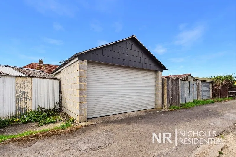 Hartfield Road, Chessington, KT9, photo 15