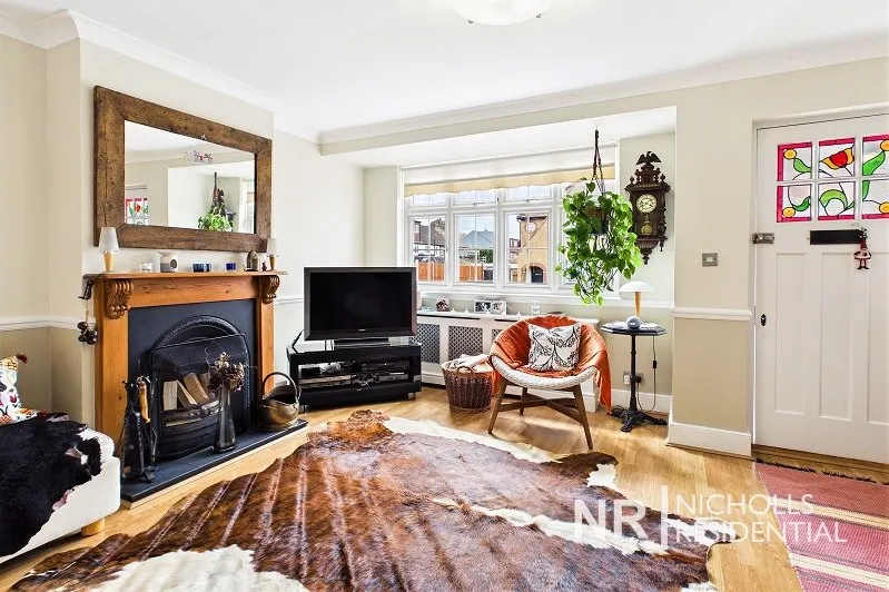 Hartfield Road, Chessington, KT9, photo 3