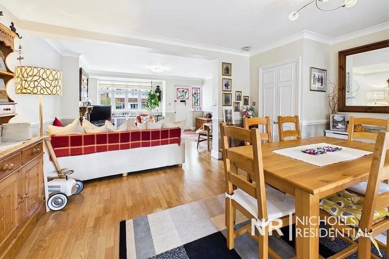 Hartfield Road, Chessington, KT9, photo 6