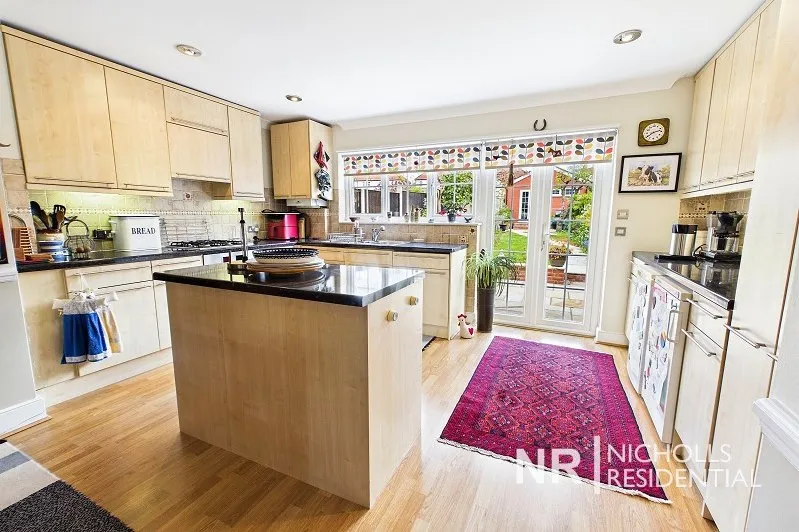 Hartfield Road, Chessington, KT9, photo 7
