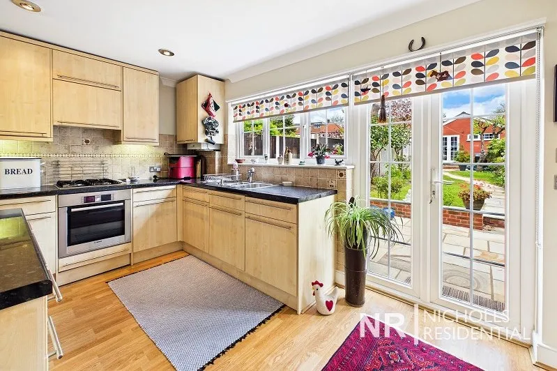 Hartfield Road, Chessington, KT9, photo 9