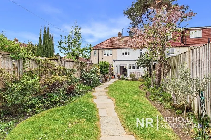 Hartfield Road, Chessington, KT9, photo 16