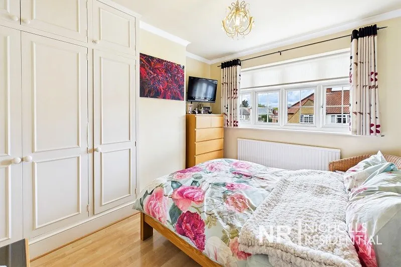 Hartfield Road, Chessington, KT9, photo 11