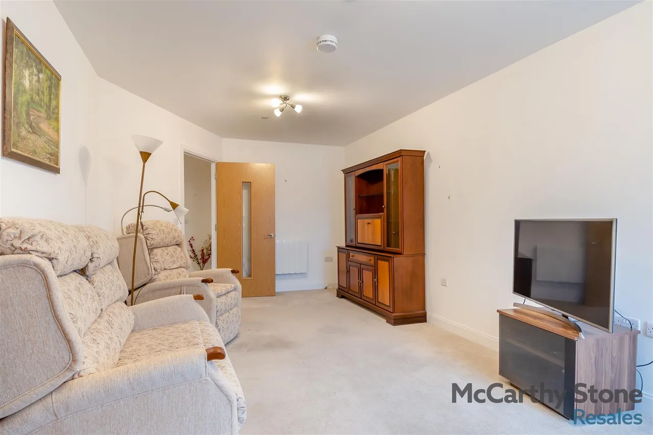 London Road, Knebworth, SG3, photo 4