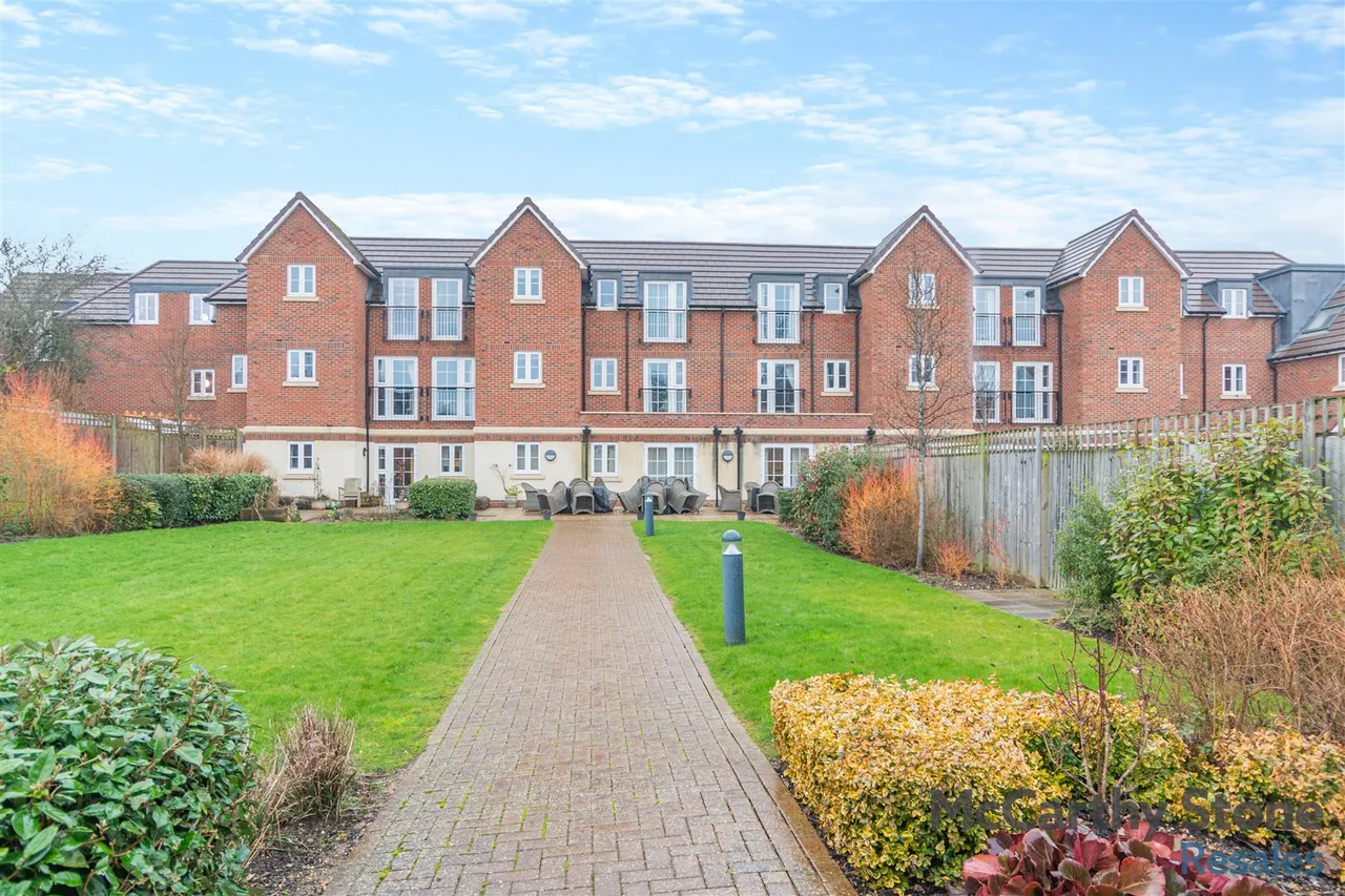 1 bed flat for sale, London Road, Knebworth, SG3