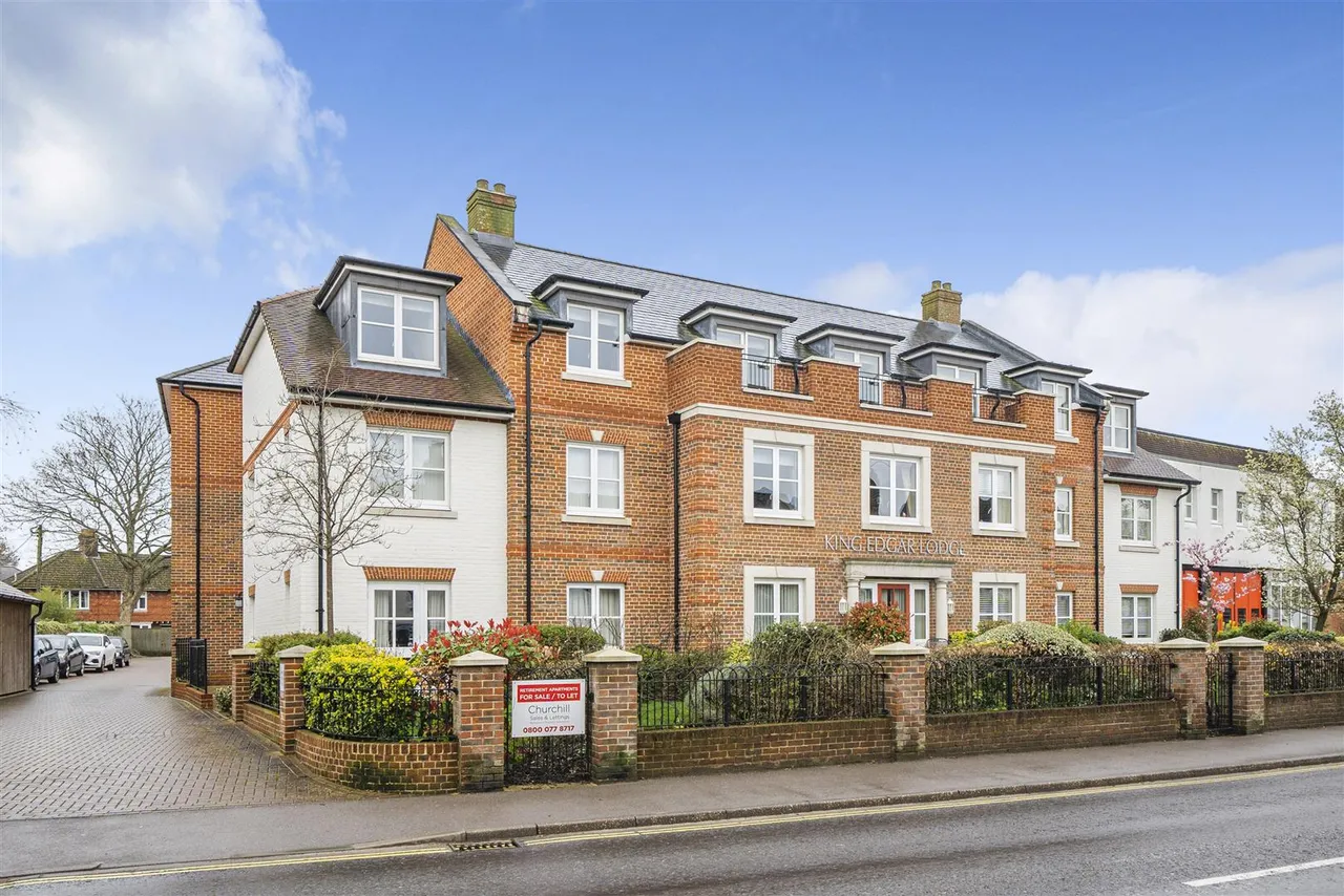 2 bed flat for sale, Christchurch Road, Ringwood, BH24
