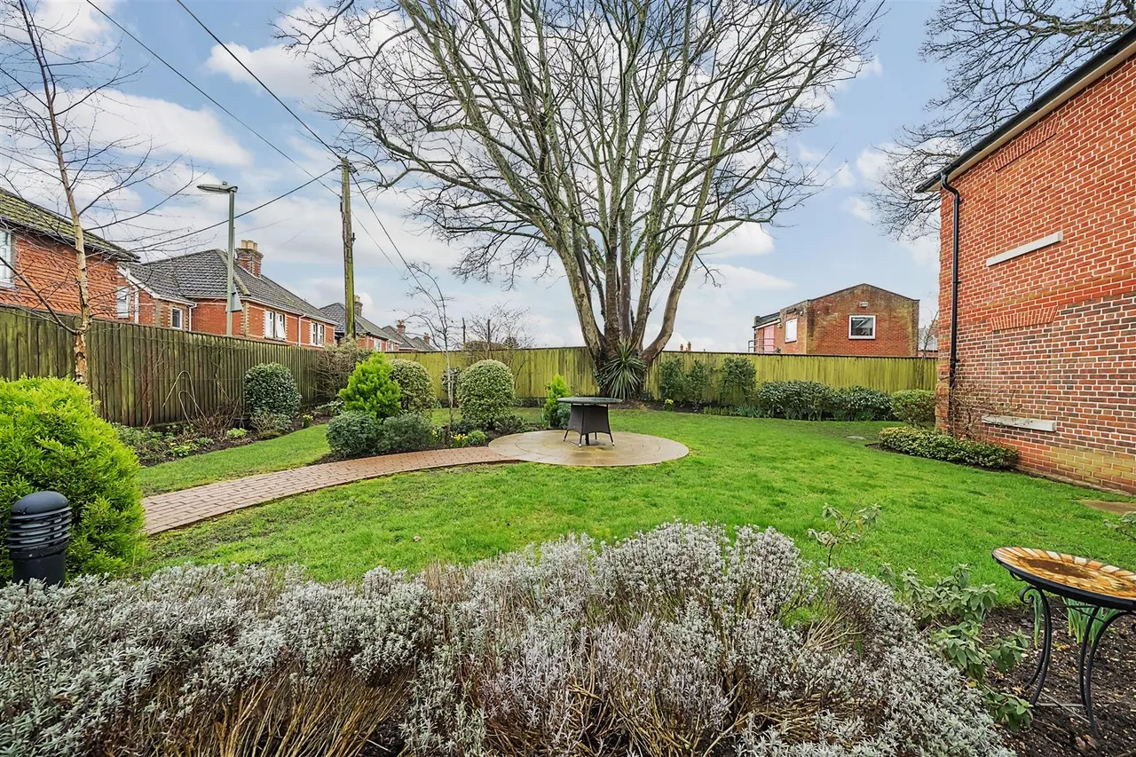Christchurch Road, Ringwood, BH24, photo 11