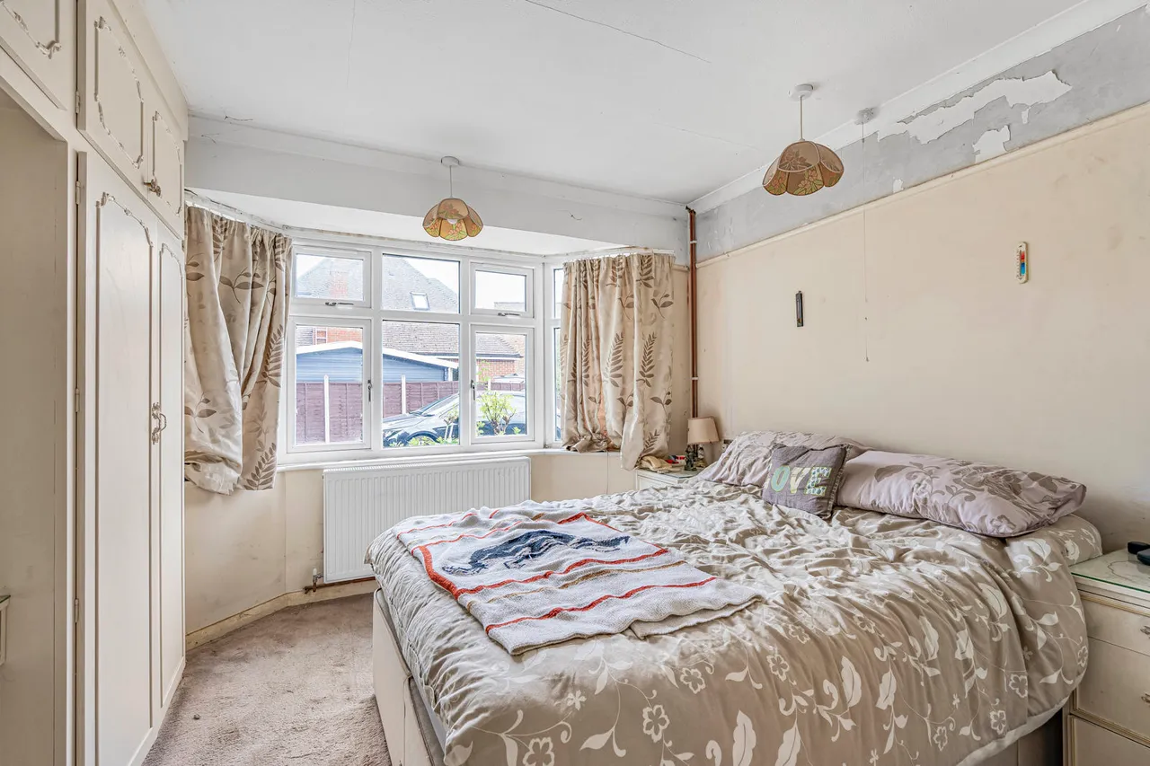 Pinewood Drive, Staines-upon-Thames, TW18, photo 9