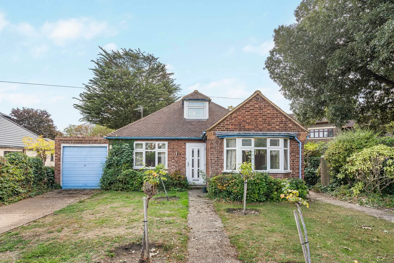 Pinewood Drive, Staines-upon-Thames, TW18, photo 14