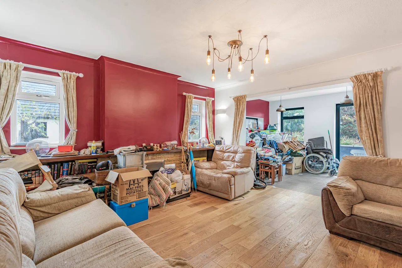 Pinewood Drive, Staines-upon-Thames, TW18, photo 2